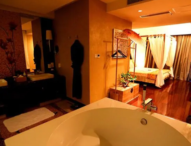 深圳南山区养生会所的黄昏恋：当爱情遇上八十岁